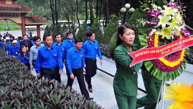Đoàn TNCS Hồ Chí Minh viếng thăm khu tưởng niệm ngã ba Đồng Lộc 